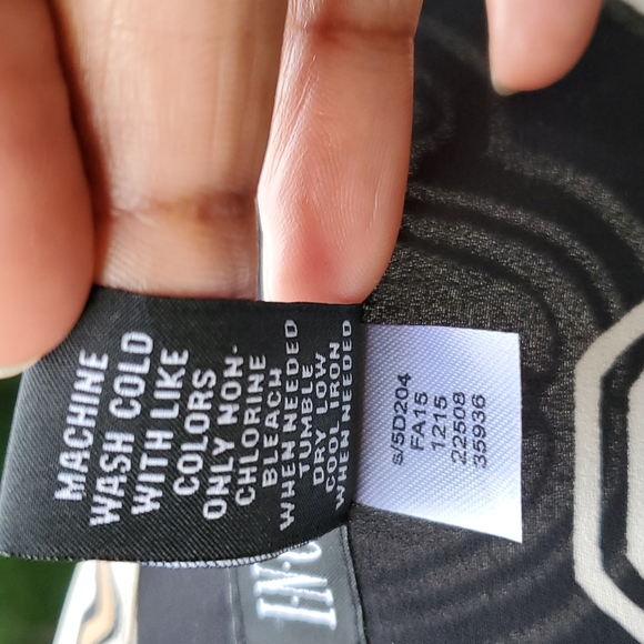 5/$25 - Relaxed fit 😌 INC blouse, sz 2 - Picture 4 of 8